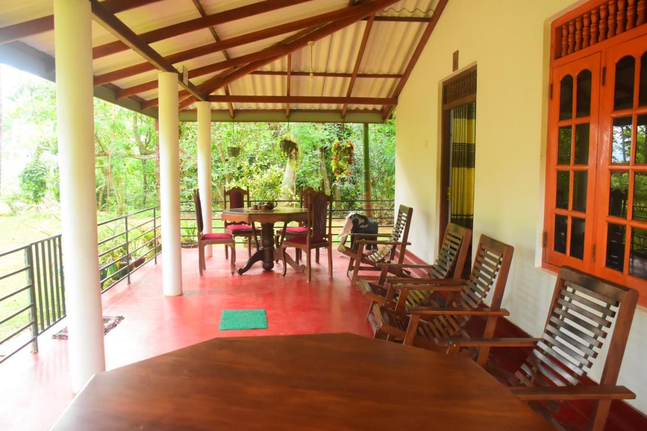 Canal Side Safari Resort Udawalawe Kültér fotó