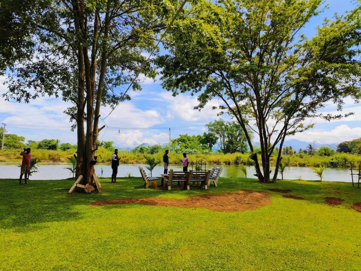 Canal Side Safari Resort Udawalawe Kültér fotó